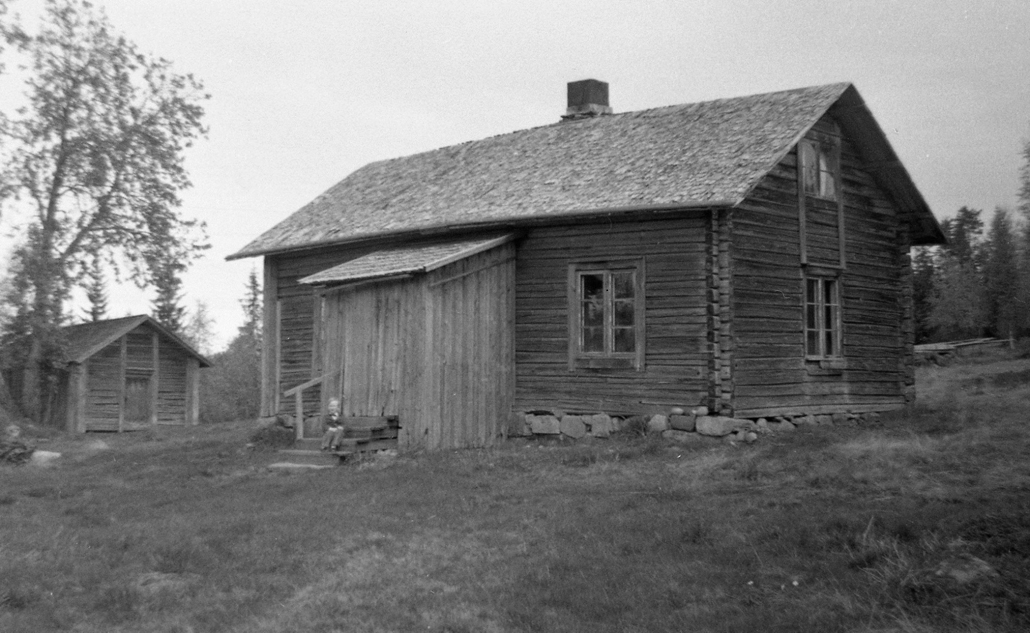 Pappa Birger tog kortet på mig vid Täppa i Bredsjön en sommar i mitten av 50-talet. Kenneth Skanfors